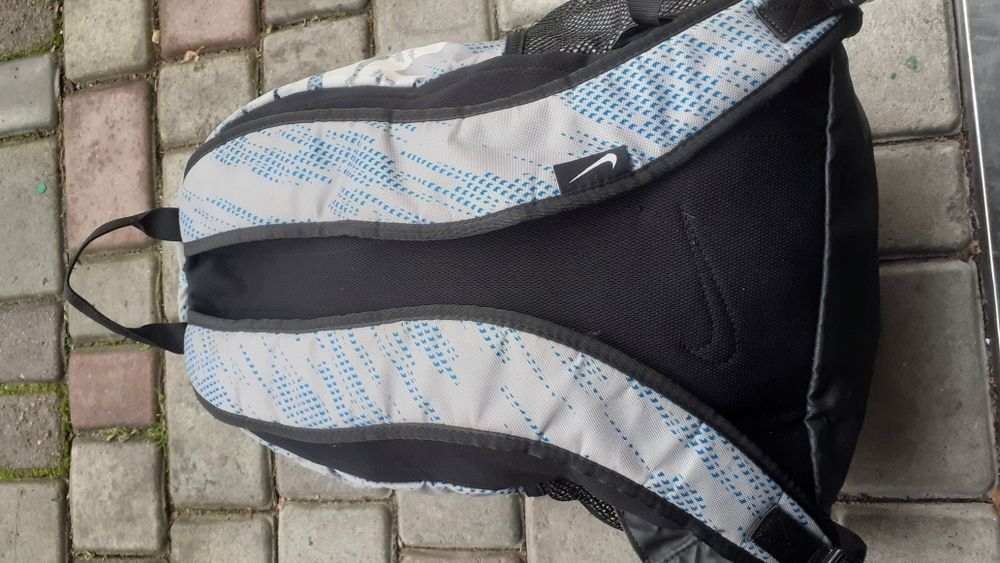 Городской рюкзак Nike серого и синего цвета с узором 46*30*18см.