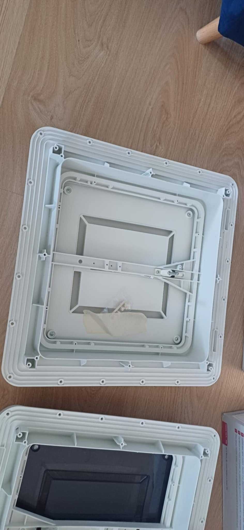 Okno dachowe Fiamma Vent 40x40 przyczepa kempingowa kamper
