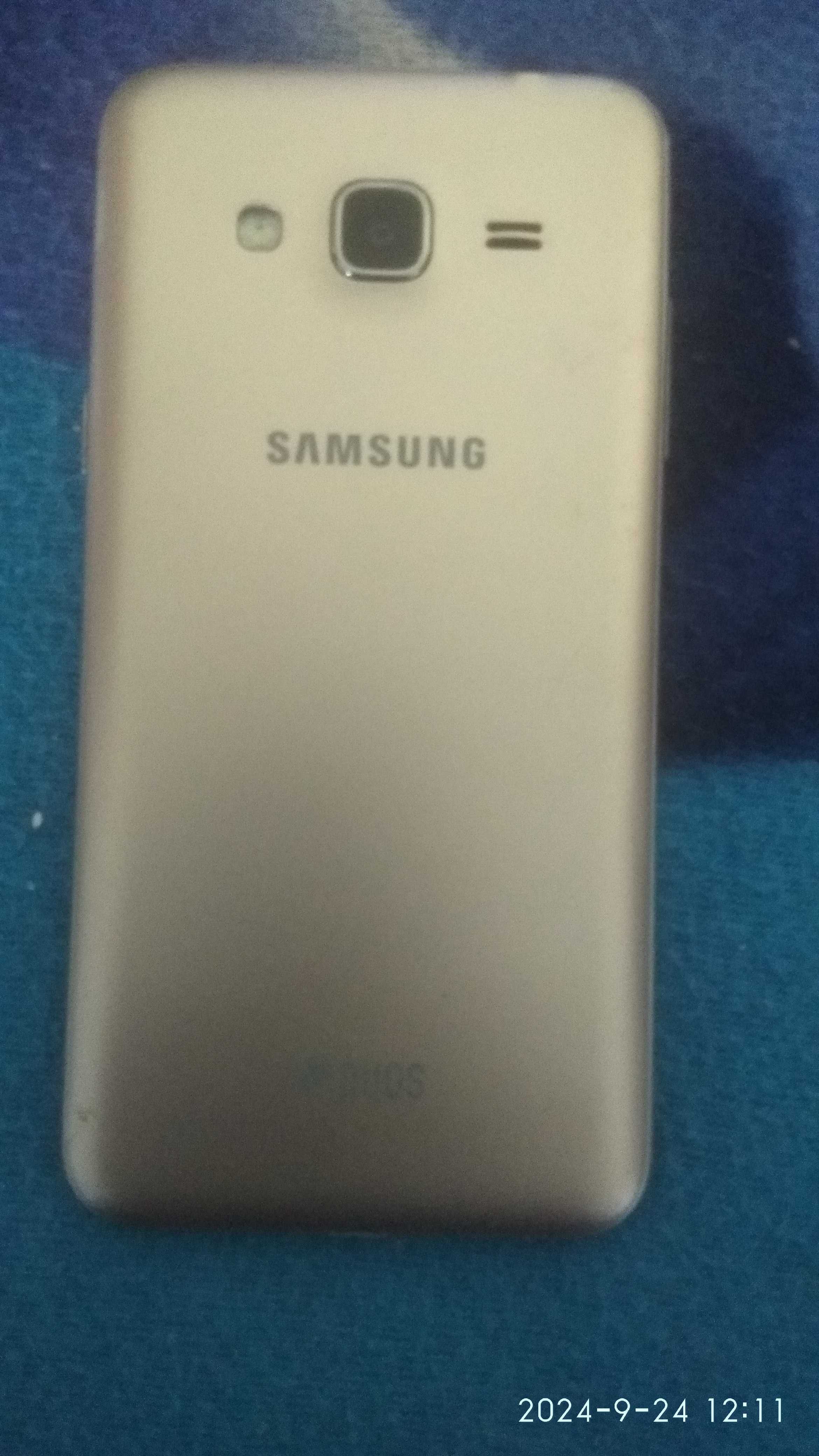 Samsung j3 і в подарунок ще
