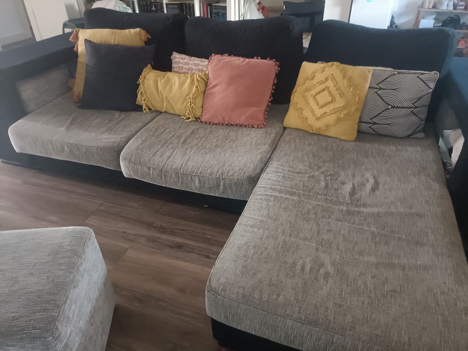 Sofá com chaise com arrumação