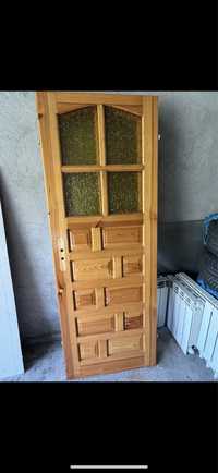 Drewniane drzwi do domu