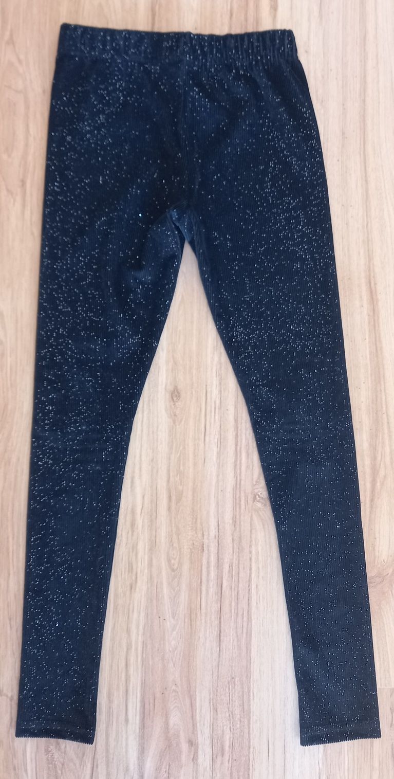 Czarne prążkowane leginsy z drobinkami srebrnego brokatu r 140cm Girls