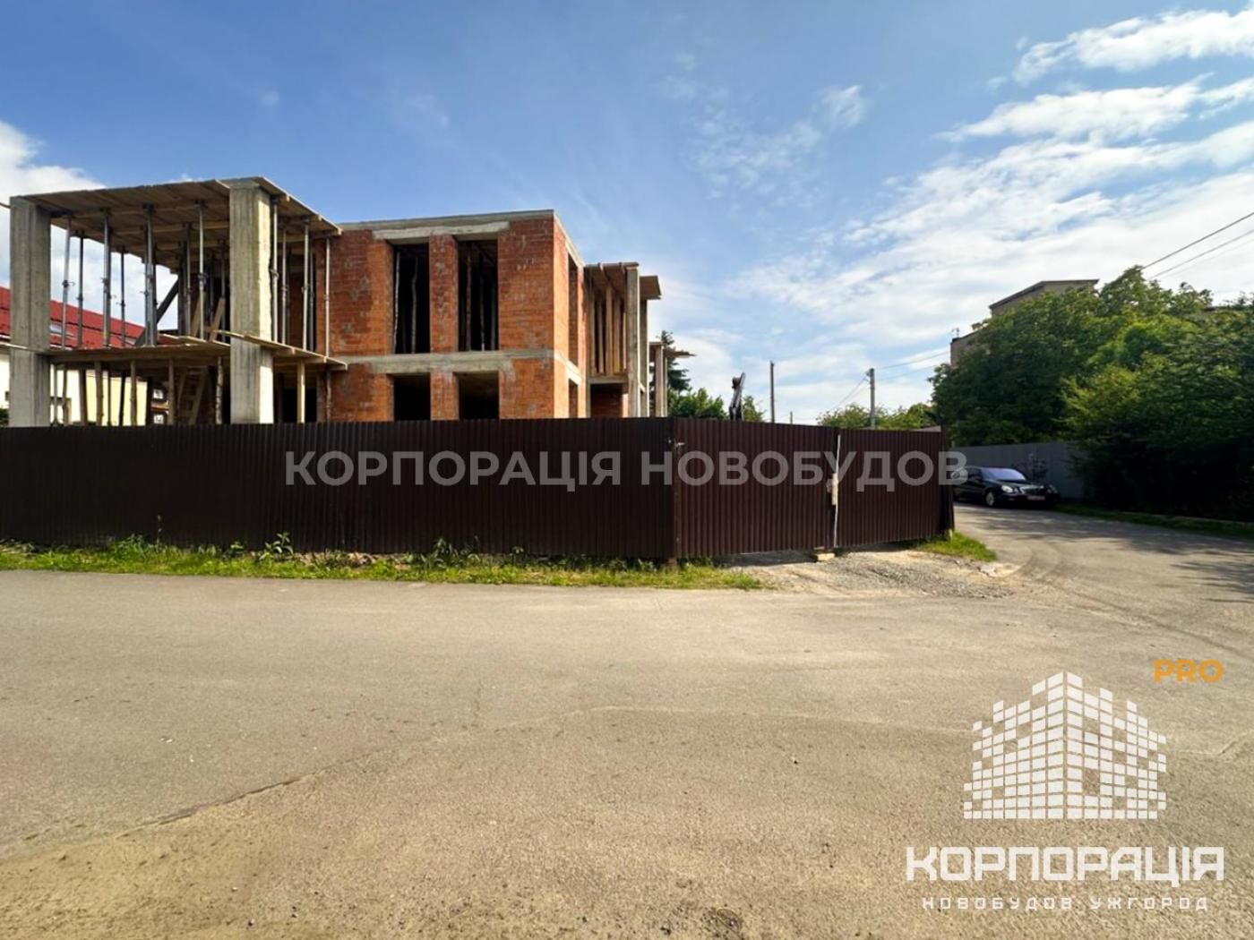 Продаж сучасного будинку (дуплекс) біля Центру та Слов’янської наб.
