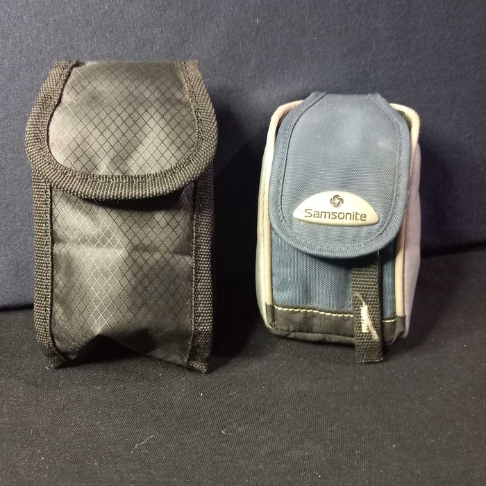 Duas bolsas de cintura