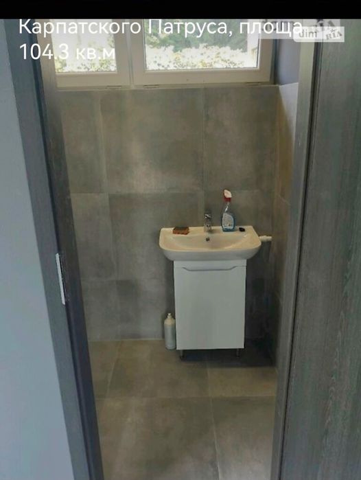 ПРОДАЖ КОМЕРЦІЙНОГО приміщення при центральній дорозі в'їзду в Ужгород