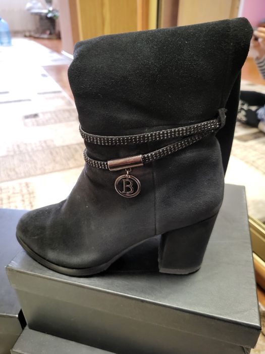 Продам зимові замшеві чобітки