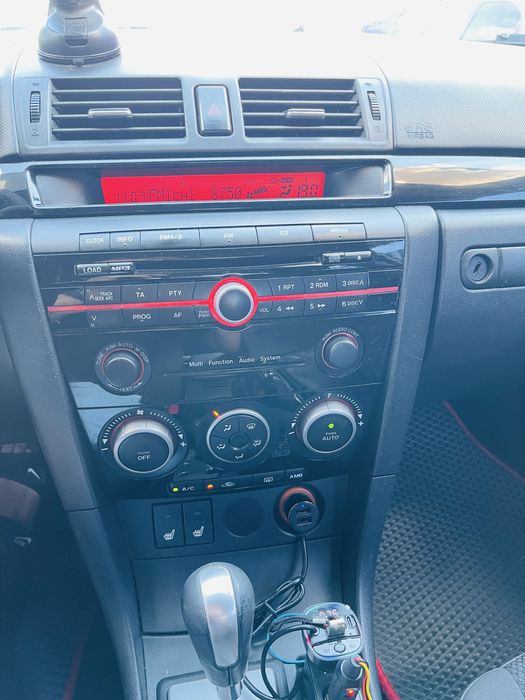 Авто Мазда 3  2008 год