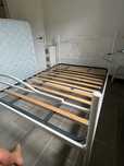 Metal bed frame with flat slats 133x183