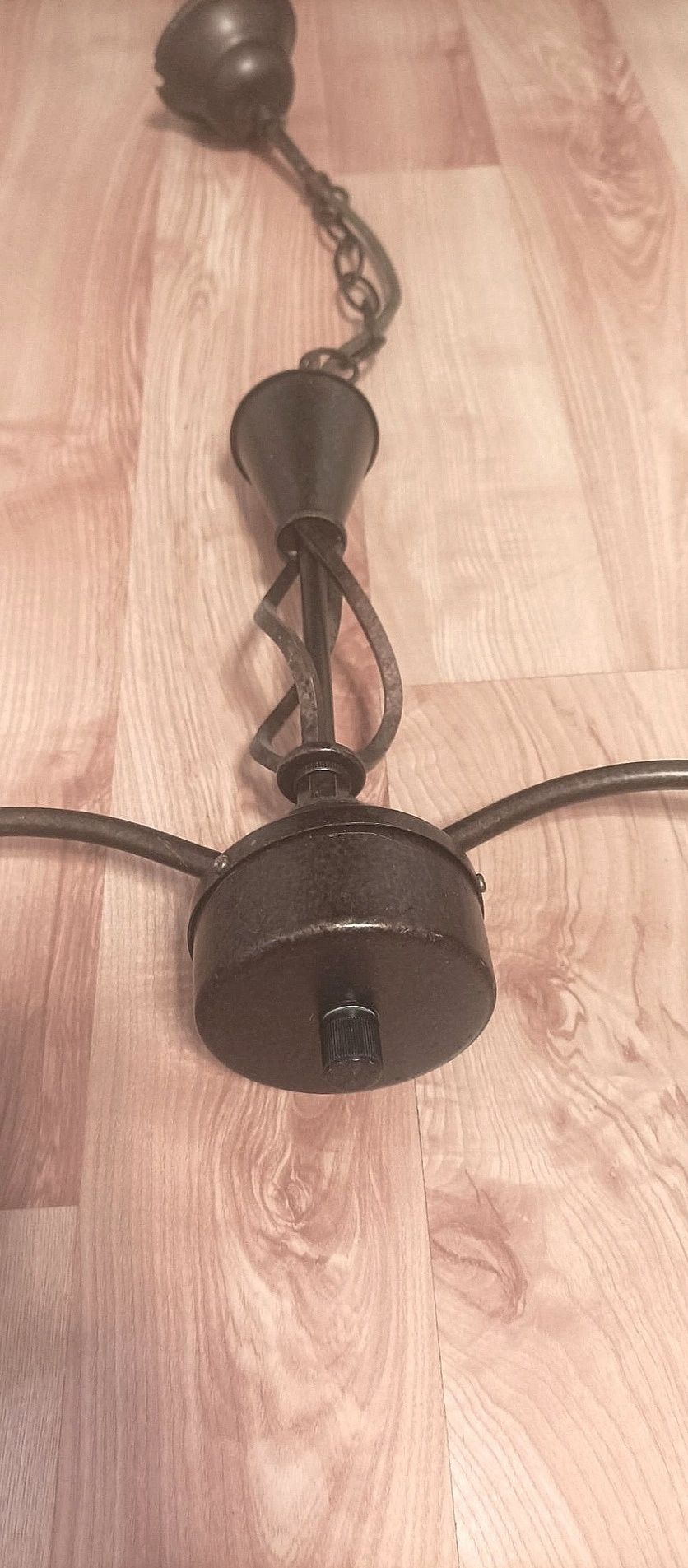 Lampa wisząca z regulacja natężenia swiatla