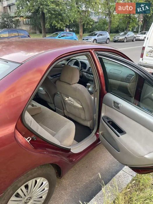 Автомобиль  Тойота