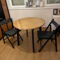 Mesa da Ikea com duas cadeiras (pouco uso)