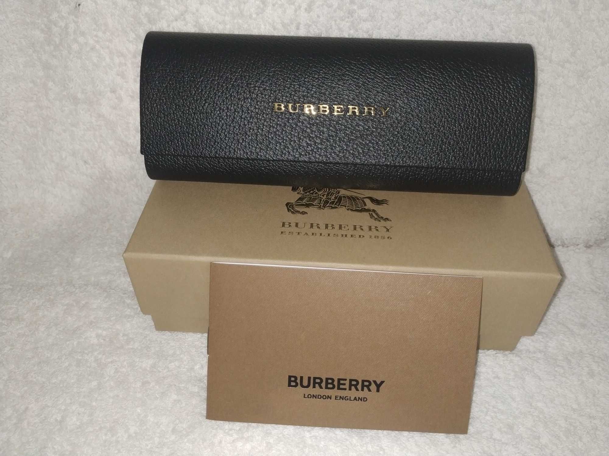 Estojos para óculos da marca BURBERRY