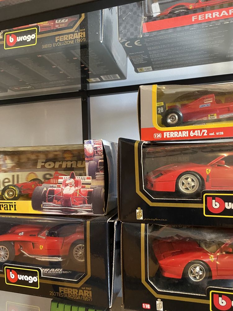 Coleção de Carros (Ferraris) à escala - Novos ainda na caixa original