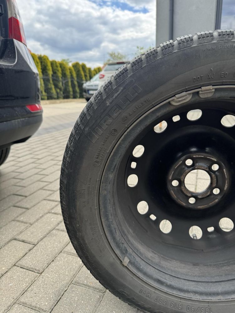 Opony 15 zimowe Pirelli na stalówkach