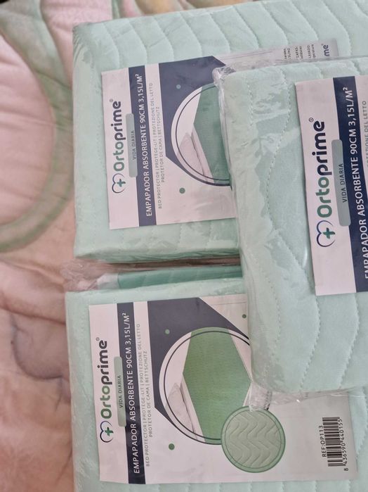 Capa absorvente ,reutilizável de protecção do colchão para acamados