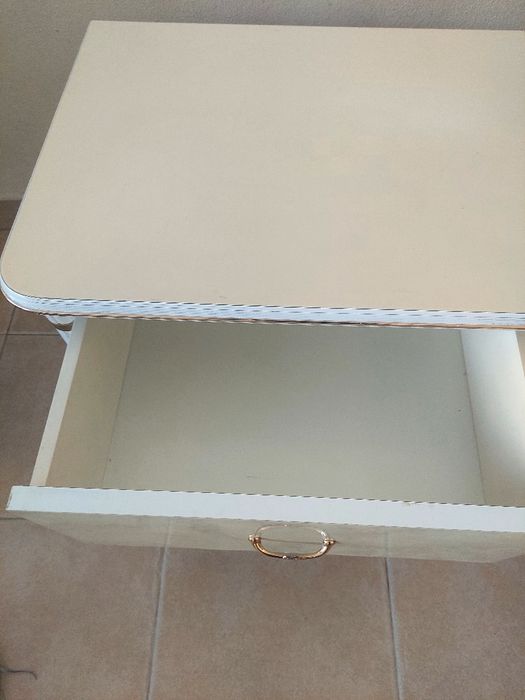 1 mesa de cabeceira vintage