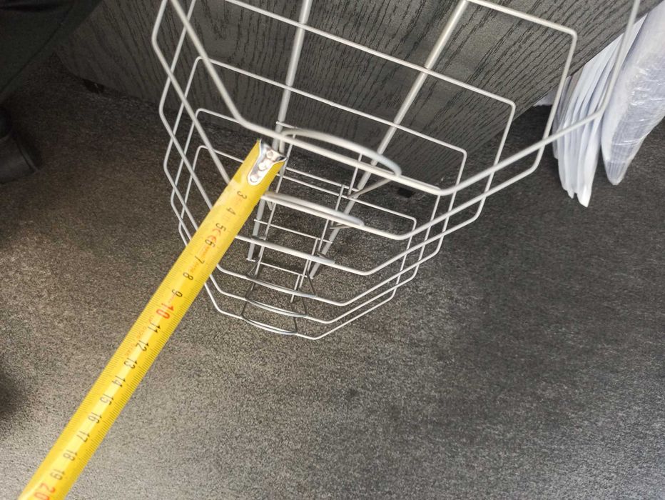 Wieszak na ulotki gazety broszury z drutu w kolorze srebrnym