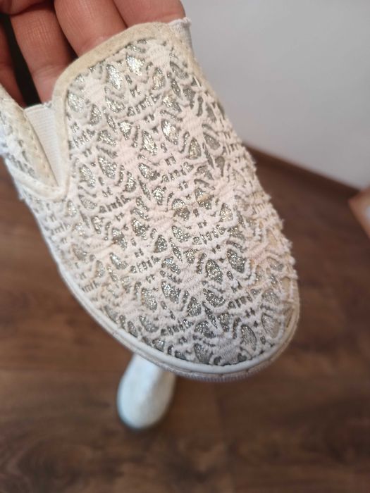 Tenisówki białe, koronkowe 33