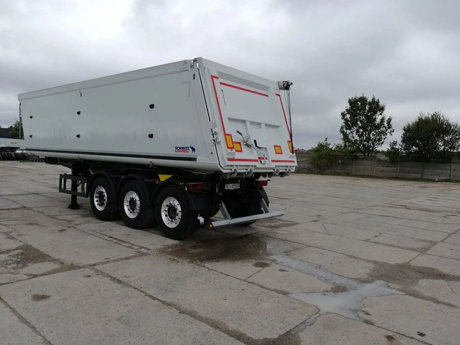 Schmitz Cargobull 145000 netto  145000 netto/2025 R