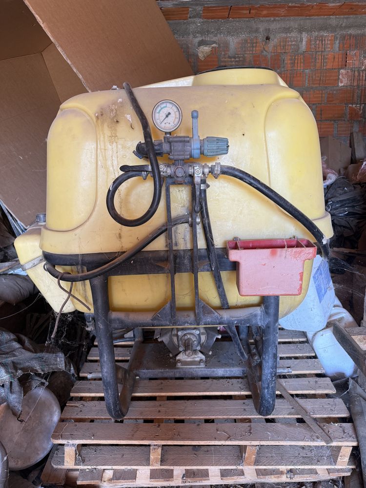 Pulverizador Tomix 300Lts