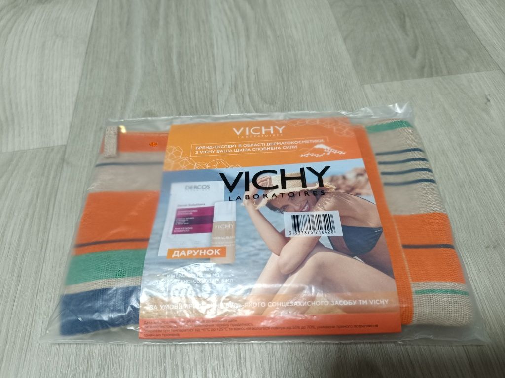 косметичка vichy + подаренок