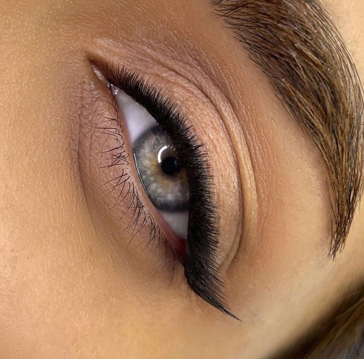 Наращивание ресниц LED