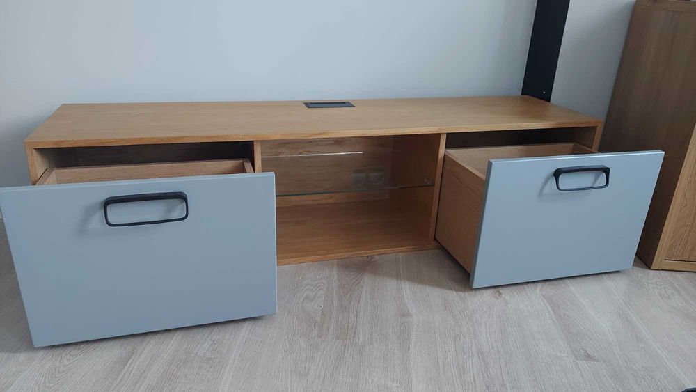 Szafka RTV wisząca pod TV