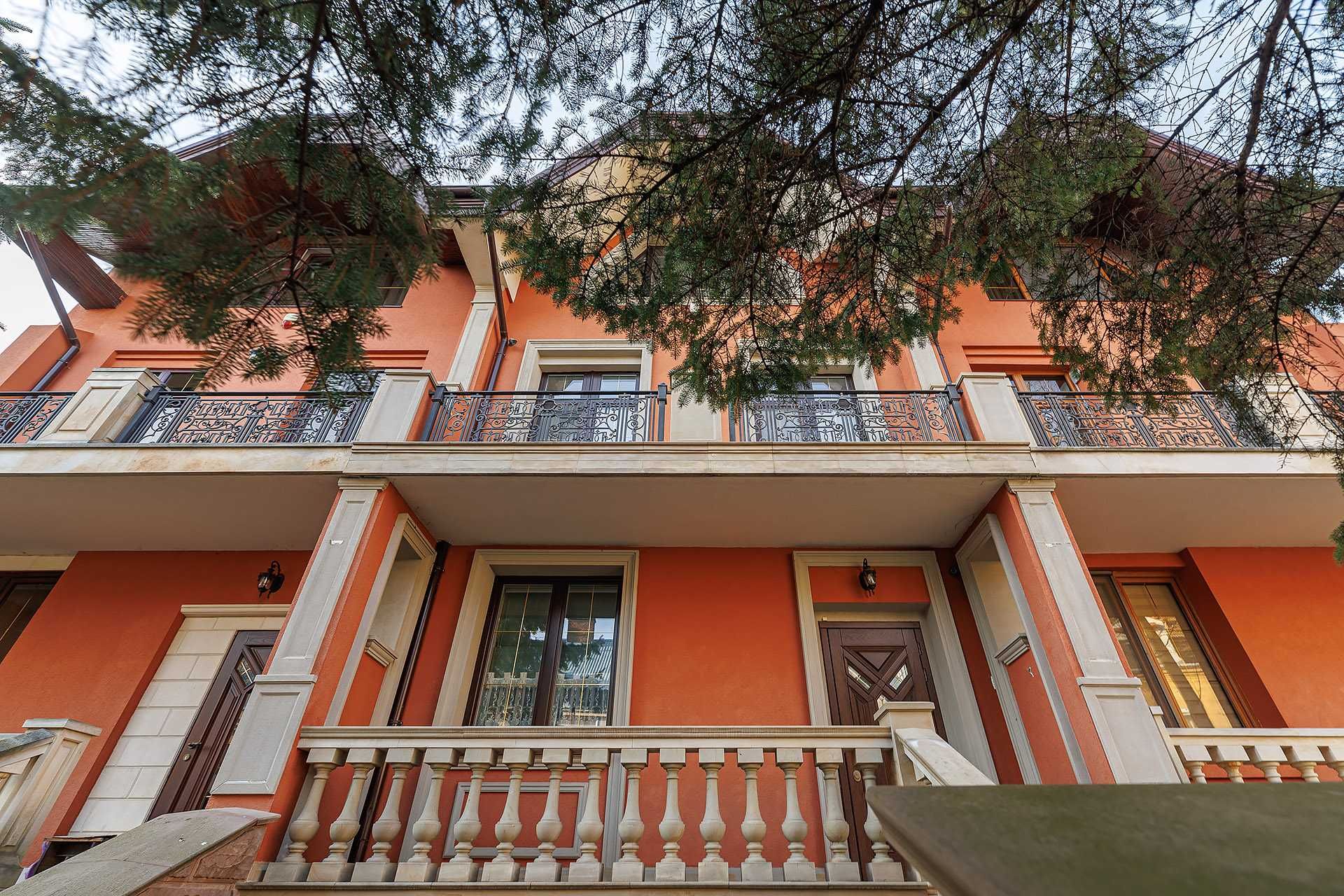 Продаж  будинку 300 м кв. 10 хв від центру міста на вул. Харківська