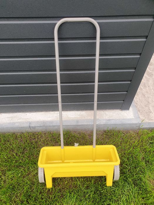 Siewnik do trawy i nawozu