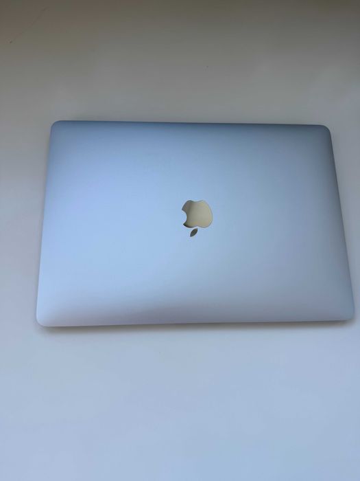MacBook Air 13 Retina, Silver, 256GB with Apple M1 2020 RAM 8GB