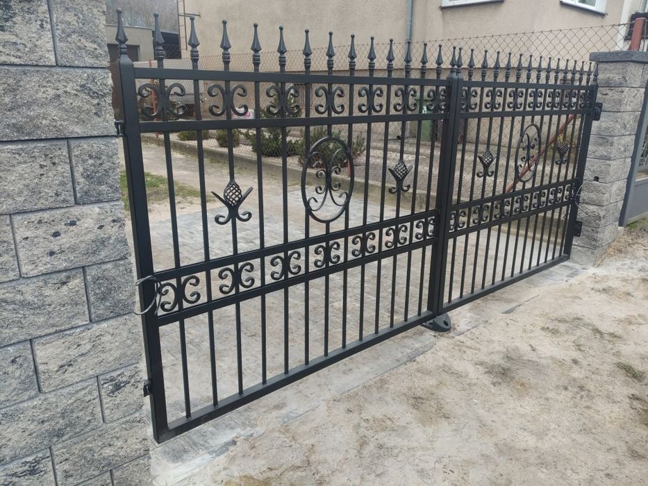 Montaż i produkcja ogrodzeń metalowych Murowanie Joniec klinkier