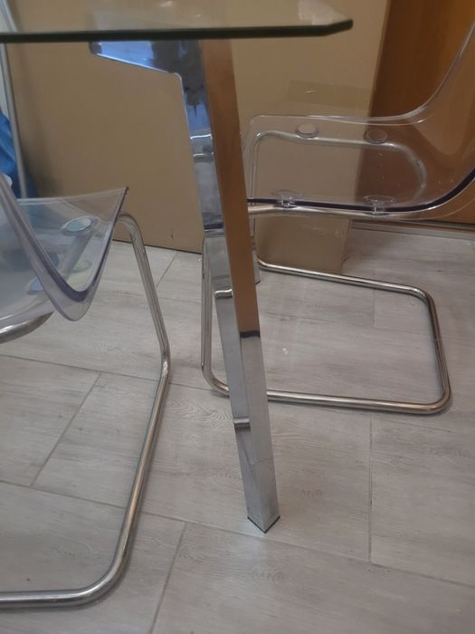 Stół szklany i dwa krzesła gratis