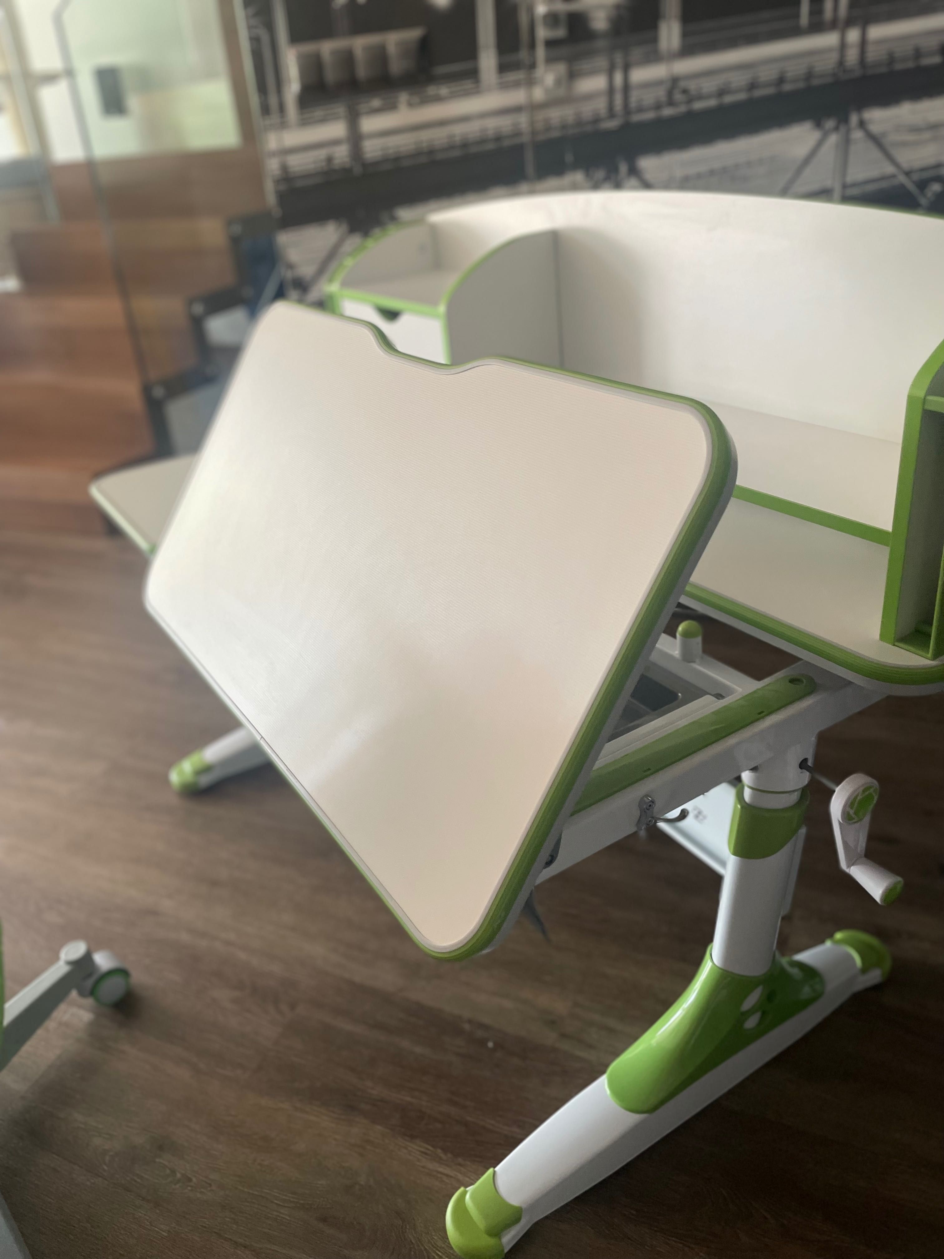 Biurko ergonomiczne dziecięce z fotelem