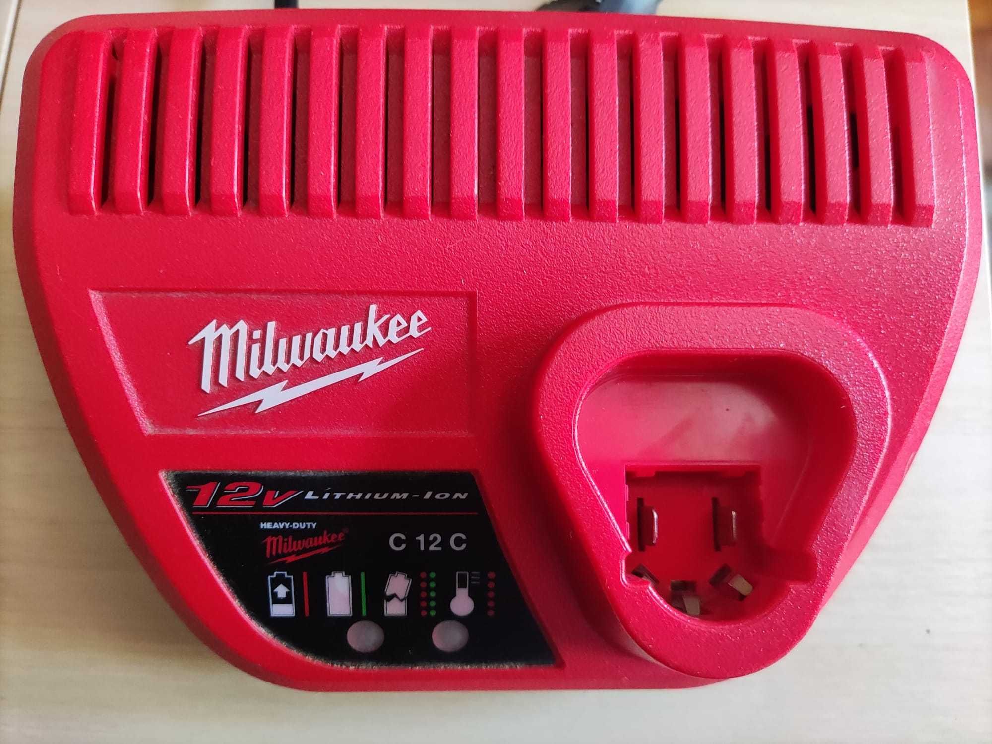 Carregador MILWAUKEE  C12 C