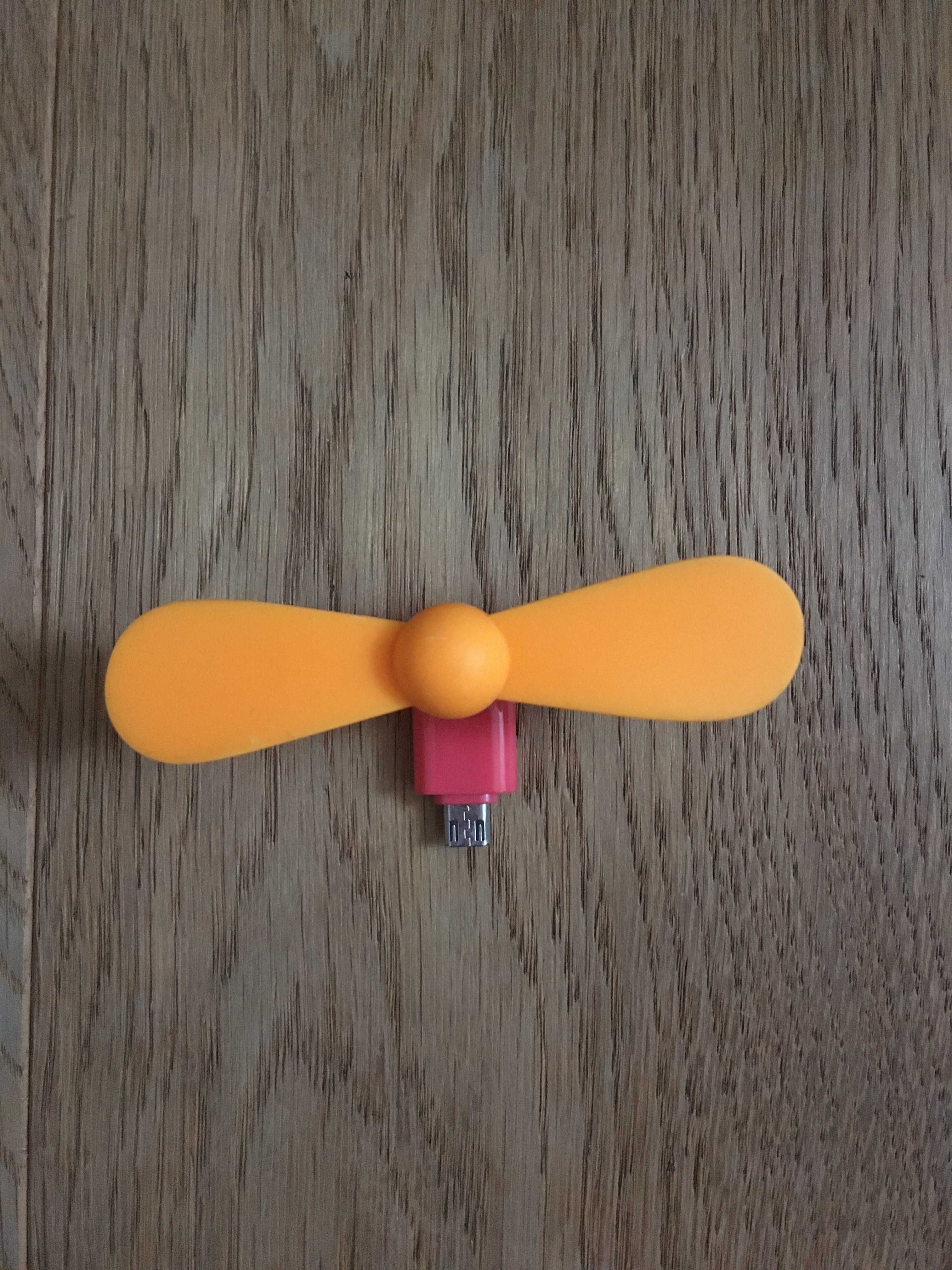 Wiatraczek do telefonu na mikro USB