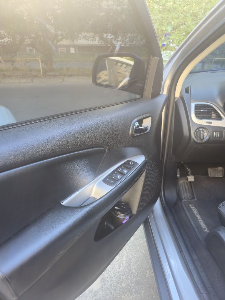 Продам свій автомобіль DODGE JOURNEY 2016р.в., газ/бензин.