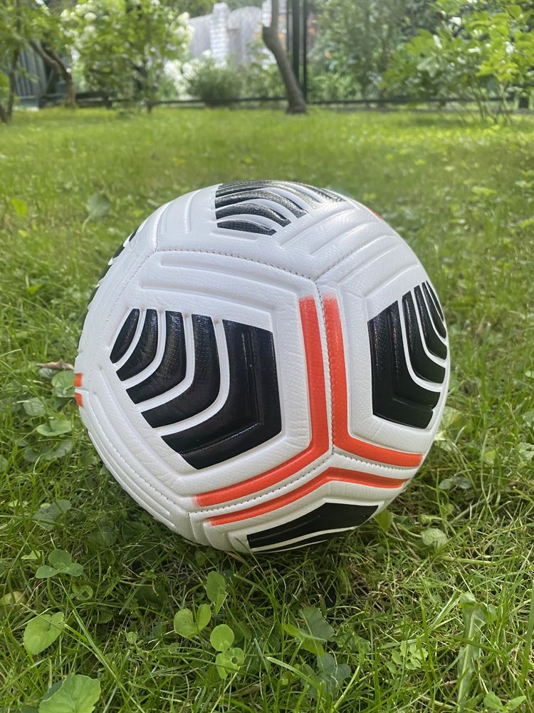 Футбольний м’яч розмір 5 плюс голка у подарунок