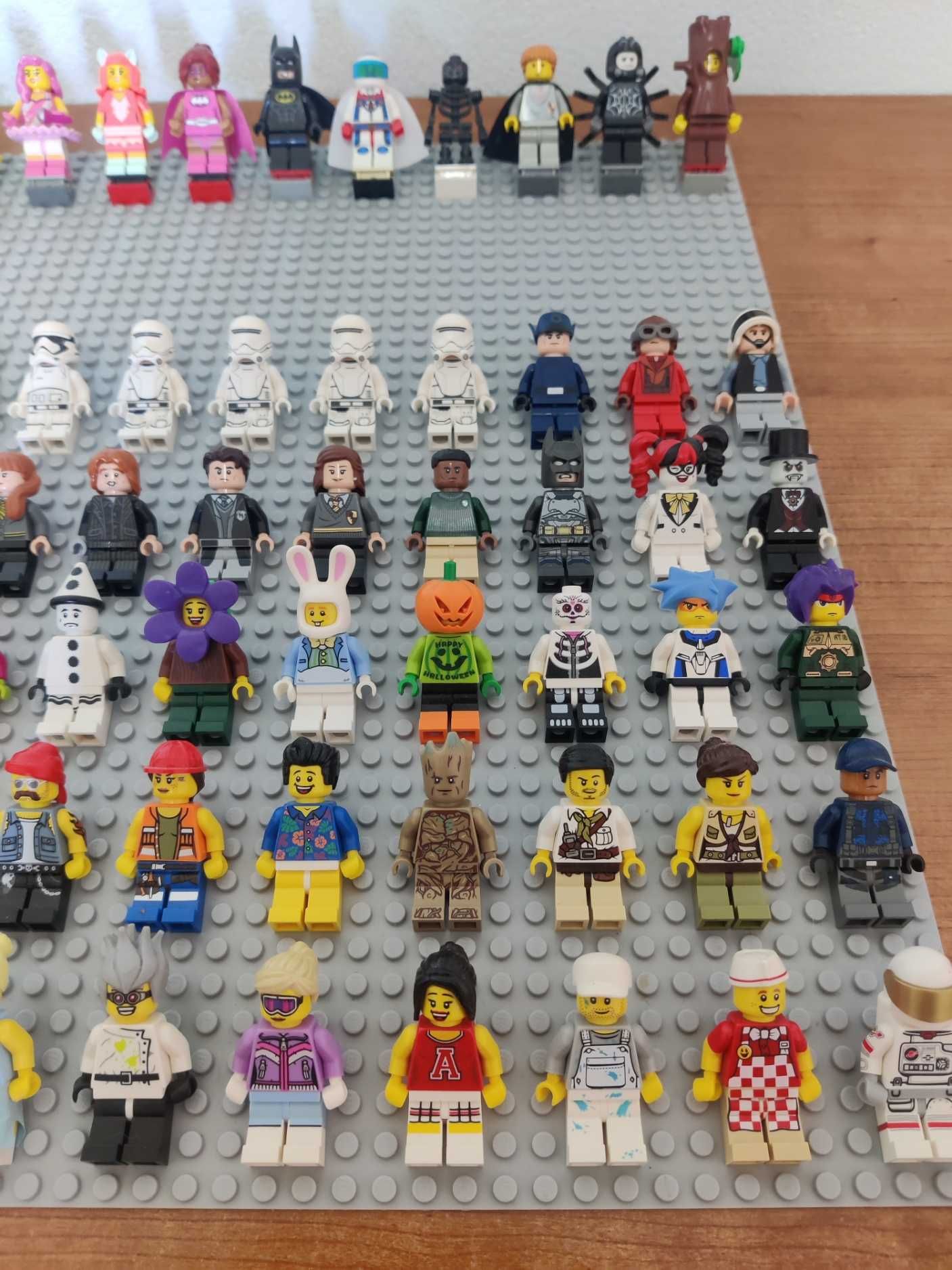 Vendo Lote Minifiguras Lego de varios temas a 2.5€ cada