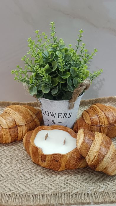 Свічка круасан зі смачним ароматом