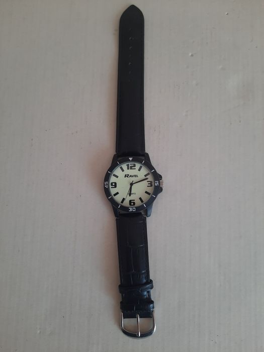 Stary zegarek naręczny Ravel