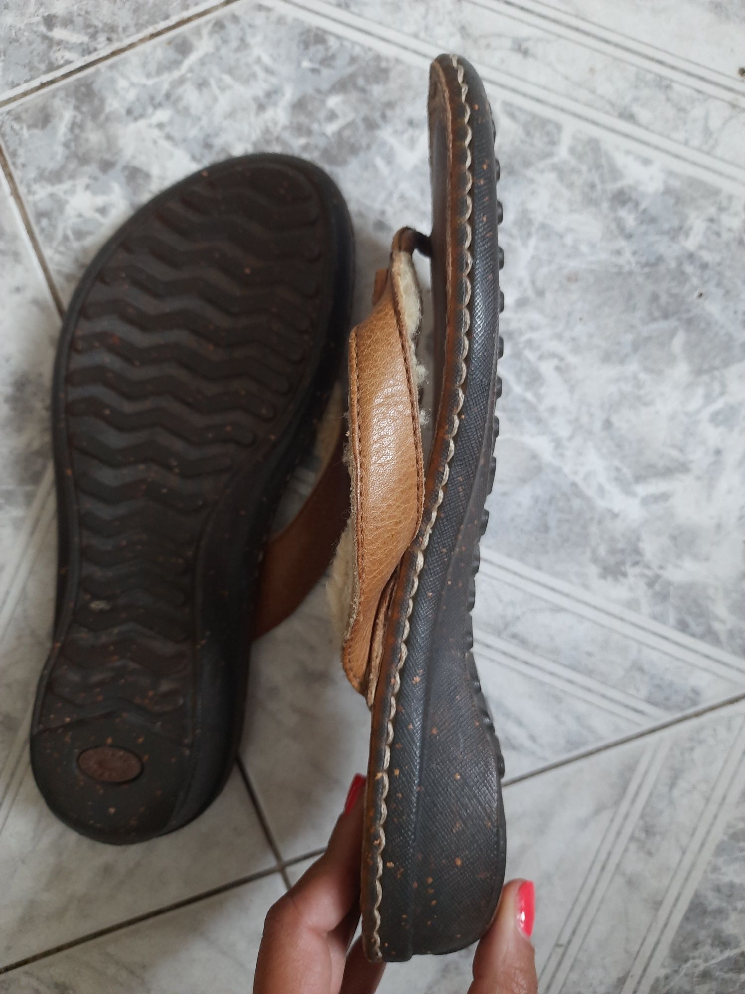 UGG Australia klapki ze skóry owczej 38 Unisex