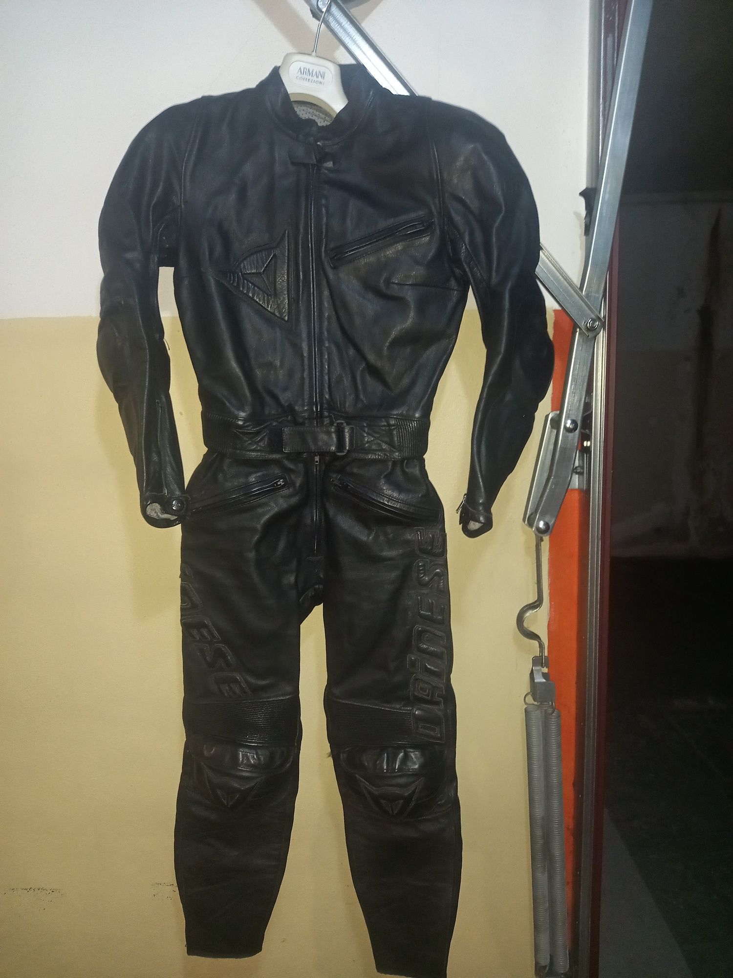 Fatos de couro Dainese