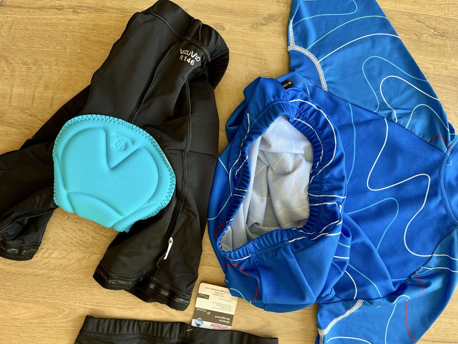 Nowy oryginalny komplet na rower marki Vezuvio r.146cm +szorty gratis