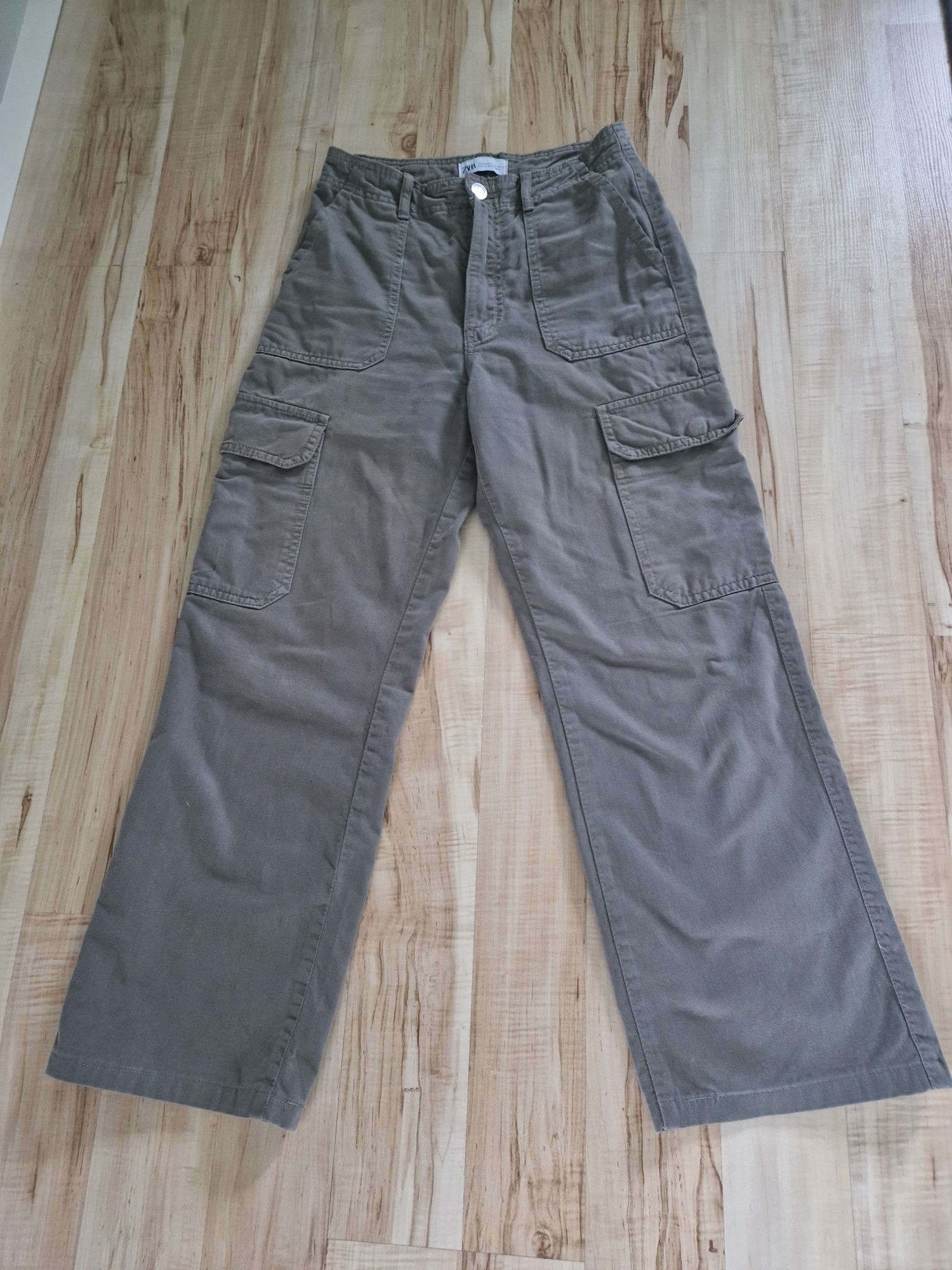 Spodnie z kieszeniami cargo roz.34 Zara