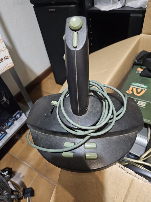 Joystick Microsoft SideWinder 3D Pro.