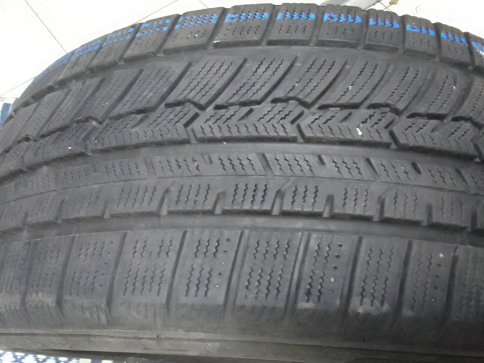 Opona zimowa 205/50r17 FORTUNE 2021r 5.5mm