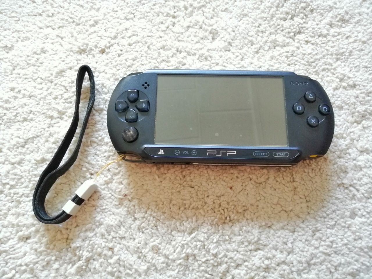 PSP + fifa 12 + carregador + cartão memoria 4G + bolsa psp + 3 capas p