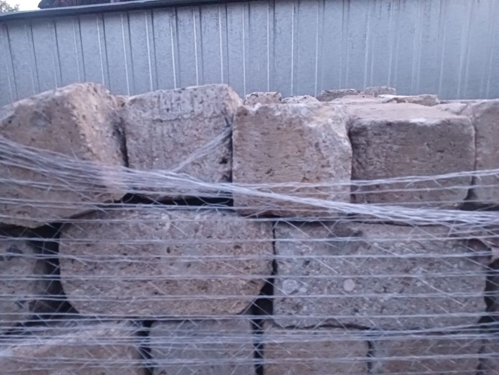 Bloczki betonowe, bruk betonowy stary