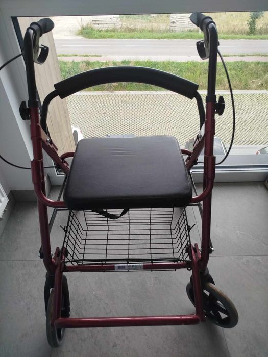 4 kołowa podpórka transportowa z podnóżkiem