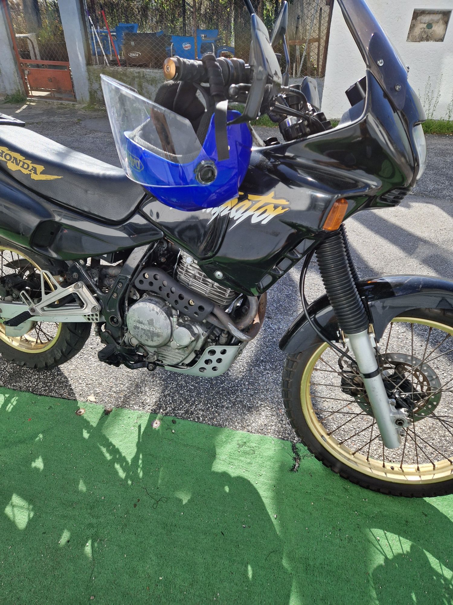 Honda nx 650 só Gasolina e andar